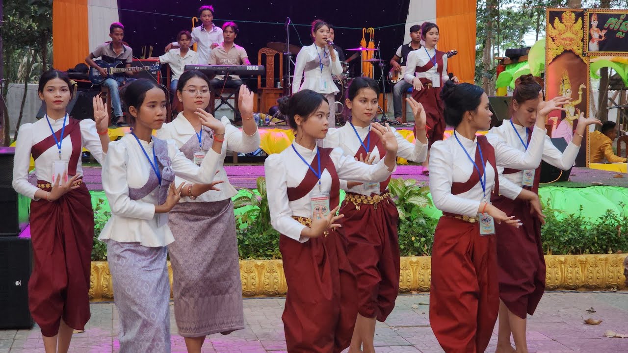 ចម្រៀងខ្មែរ ចង្វាក់ រាំវង់, សារ៉ាវ៉ាន់, Chom reng khmer krom. Nhac khmer rom vong នៅខេត្តព្រះត្រពាំង