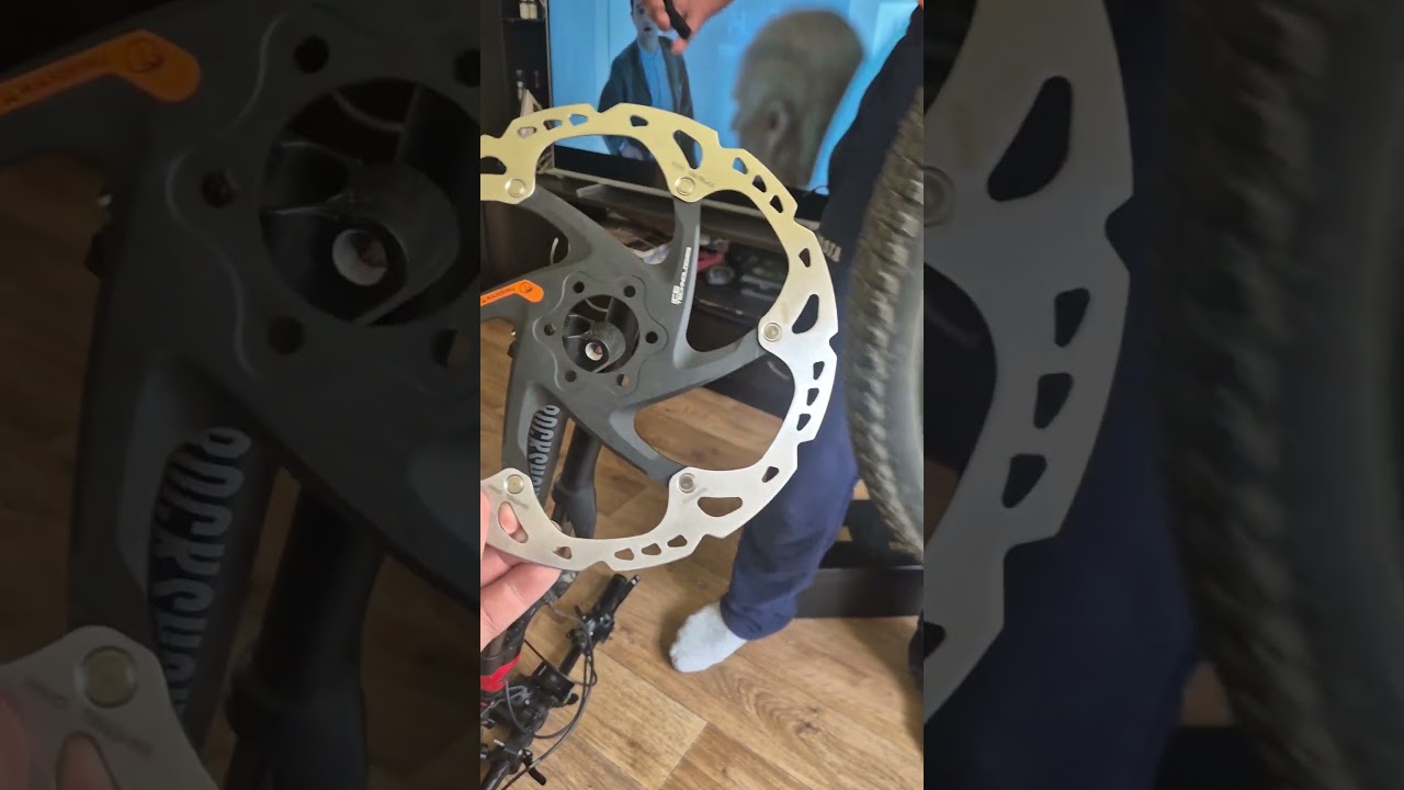 замена тормозных дисков с 160 на 203 Shimano,  на моем велосипеде Twitter E600 pro