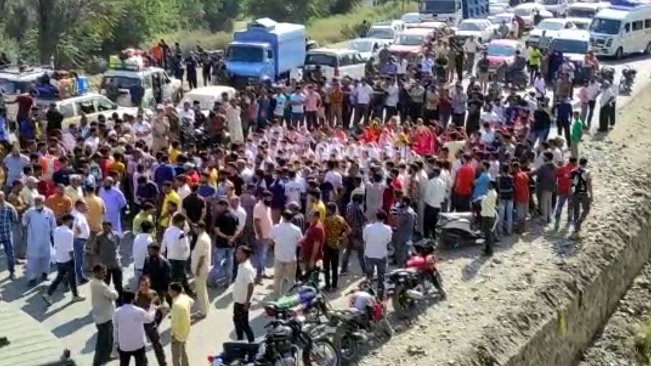 Ramban: Student  Hit By  Car, Protesters Block Jmu-Sgr Highway