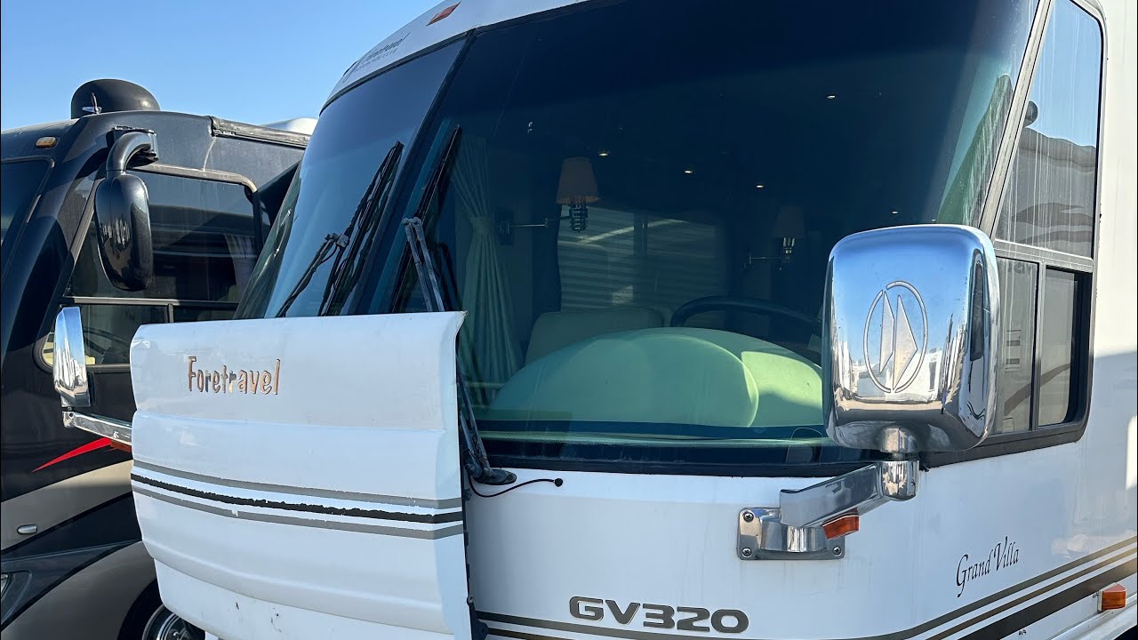 2000 Foretravel Grand Villa GV320 (Outside part 1)