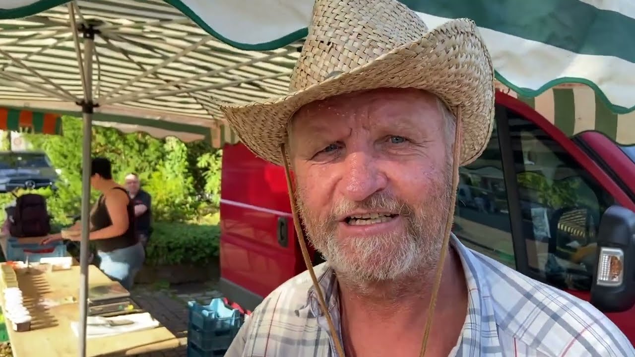 Selbstvermarkter Georg B&uuml;ckle auf dem Geislinger Wochenmarkt.