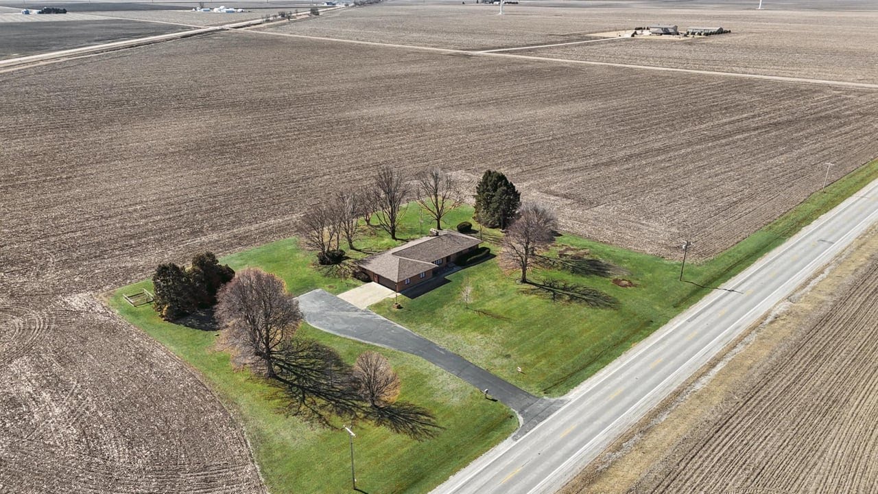 36215 E 200 North Rd, Bellflower, IL