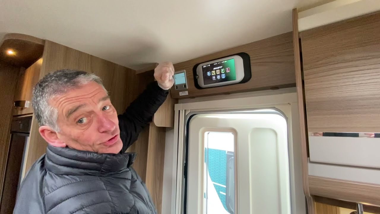 How to work the lights - Swift Challenger / Challenger X Range 2021