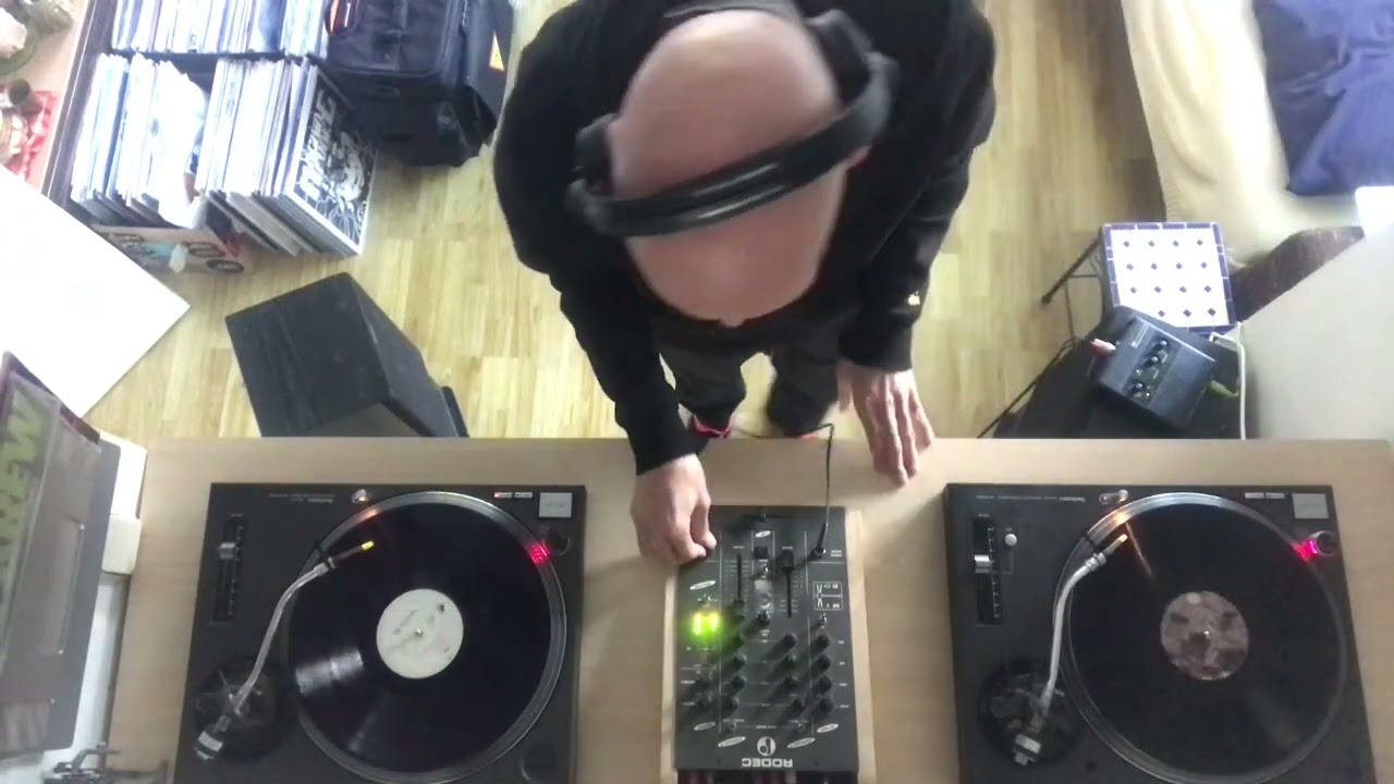 Playing with zero gravity by The Zenobit3