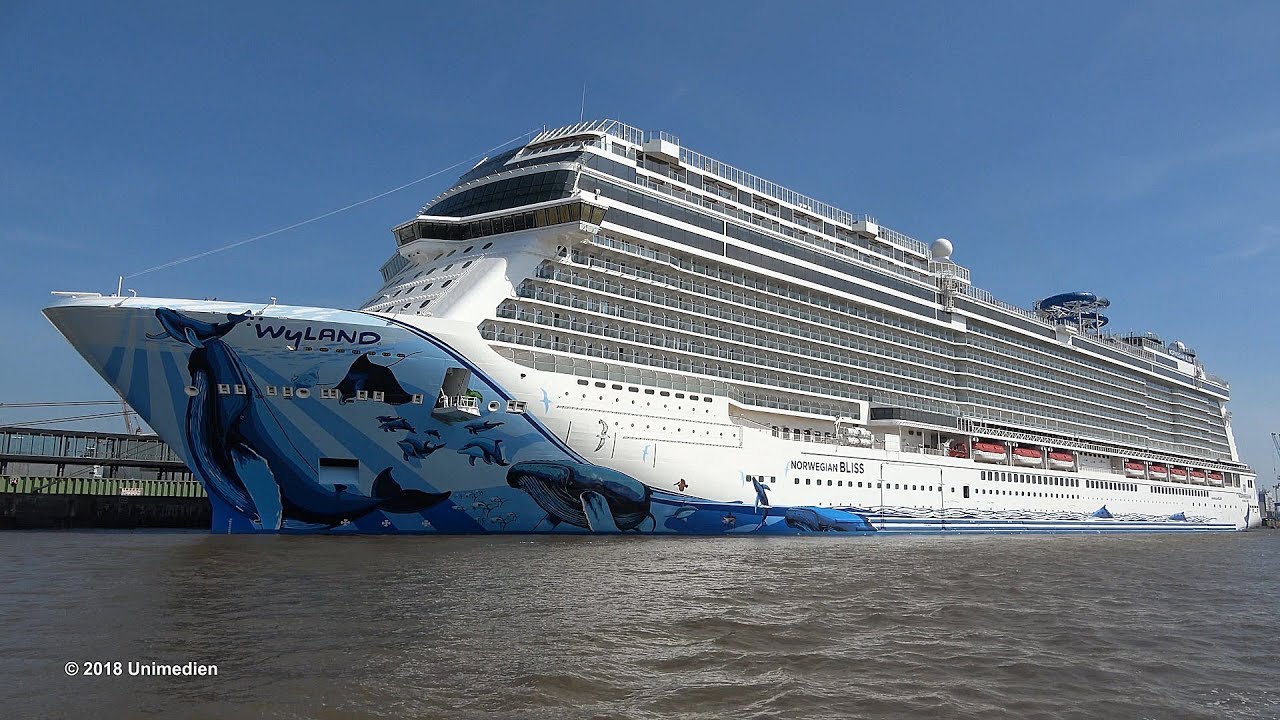 NORWEGIAN BLISS | maiden call in Bremerhaven in deepest night for delivery to NCL | 4K-Quality-Video