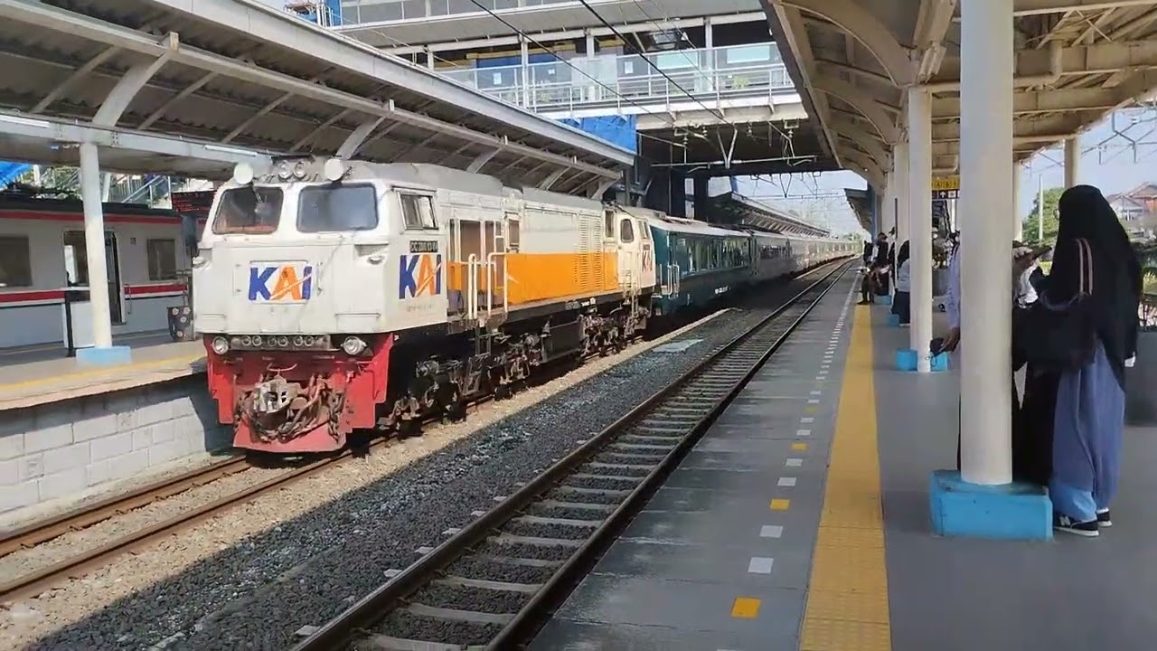 Kompilasi & Hunting aktivitas keramaian kereta api pagi stasiun Tambun pengiriman KRL stasiun Depok