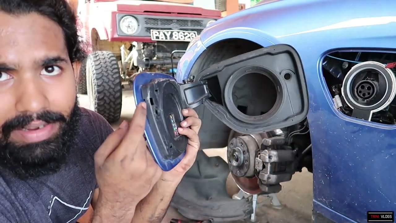 Зарядный лючок гибридного BMW F30 330e застрял в закрытом положении