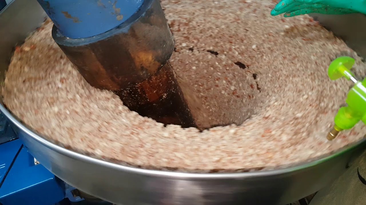 Groundnut oil cold pressed process ( सत्व लकड़ी घाणी तेल उघोग) sattva oil