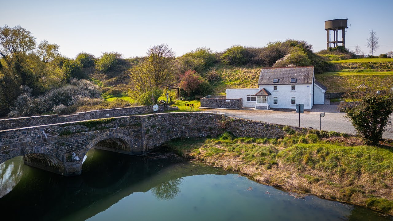 Charming Bridge House in Annagassan | Stunning Views | Modern 3-Bed Home Near Dublin Airport