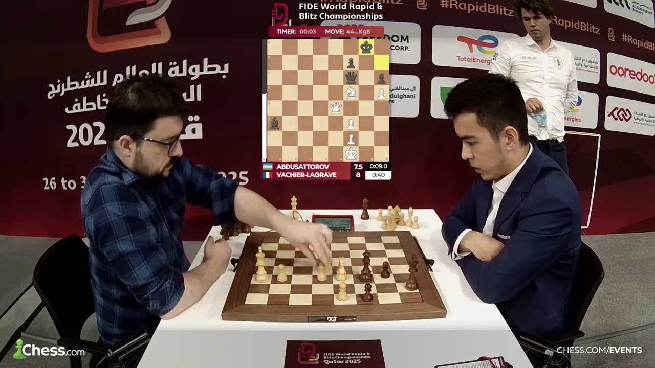 Carlsen essaye d'apprendre les échecs en regardant la partie de MVL