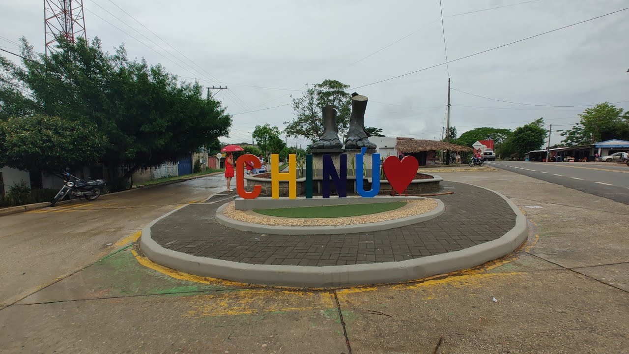 Chinú: explorando calles y parque principal, Córdoba, Colombia, 1/2.