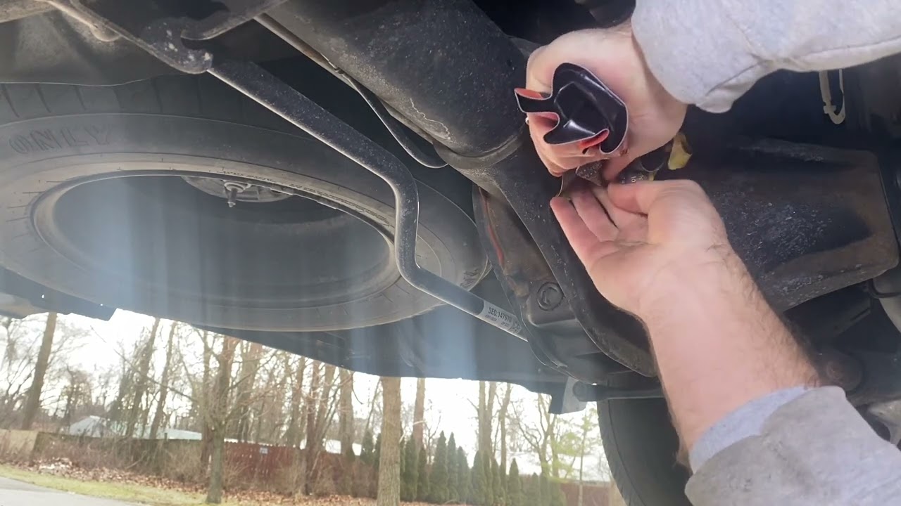 Замена жидкости заднего дифференциала Ram 1500 5-го поколения 2019, 2020, 2021, 2022 годов