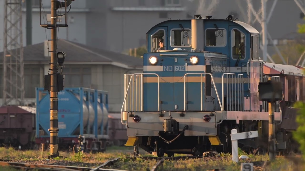 名古屋臨海鉄道を走る貨物列車