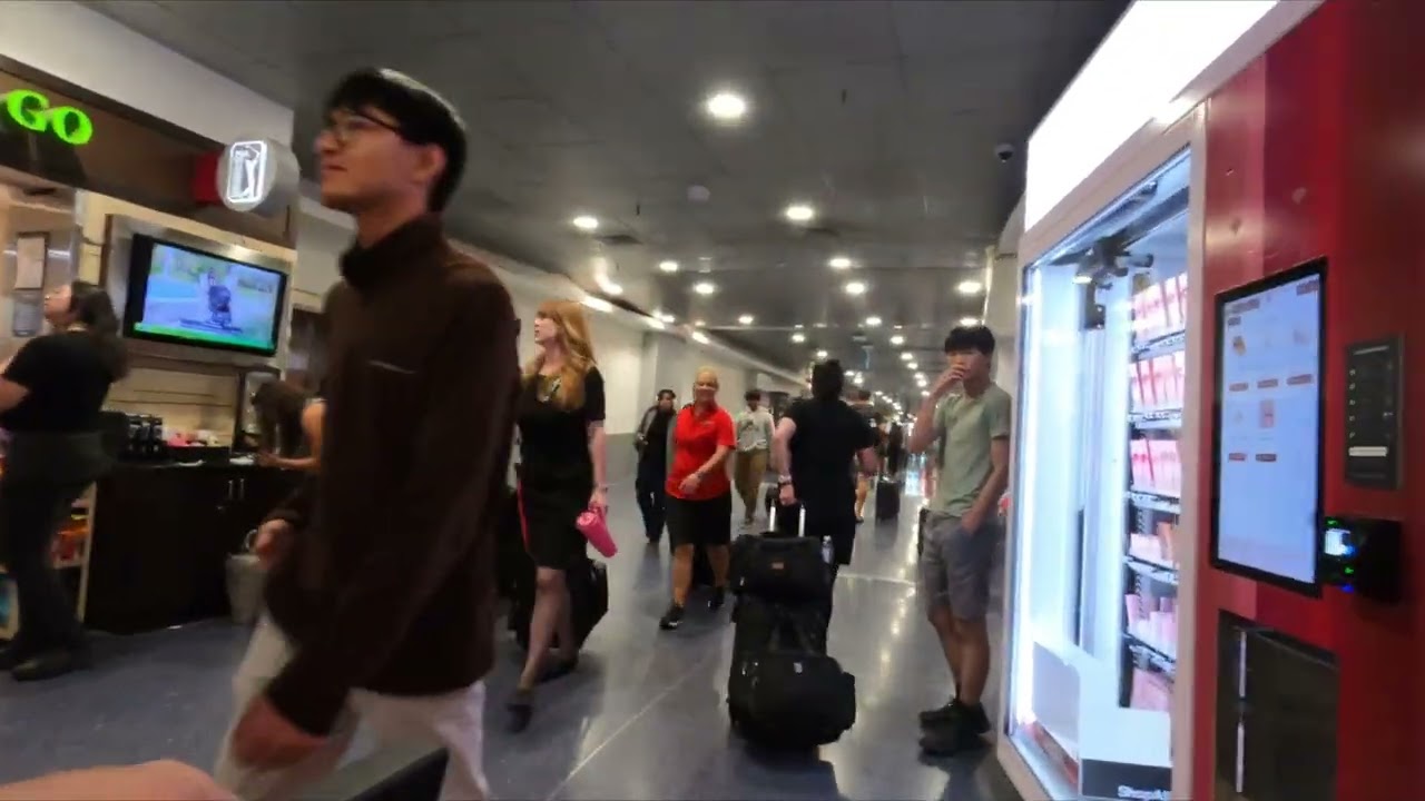 Walking around (KLAS) Harry Reid International Airport - Las Vegas, NV