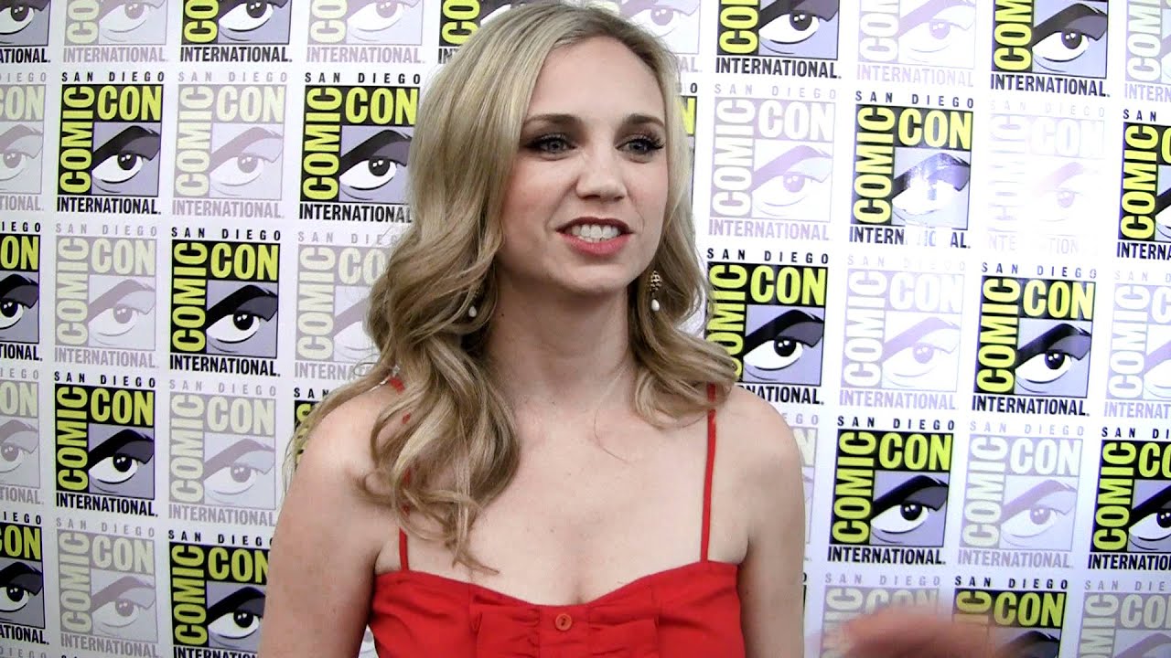 Wilfred - Season 1 Comic-Con Exclusive: Fiona Gubelmann