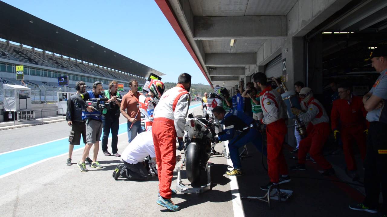 12 Horas de Portim&atilde;o: Troca de pilotos, pneus e reabastecimento da equipa da Parkalgar
