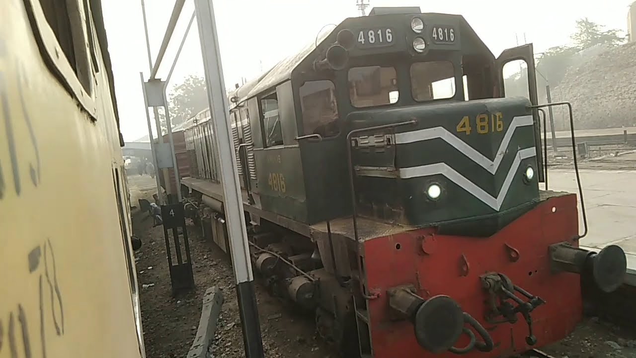 Awam Express 146Dn Arrive at Rohri Junction Railway Station #railway #trending #treval