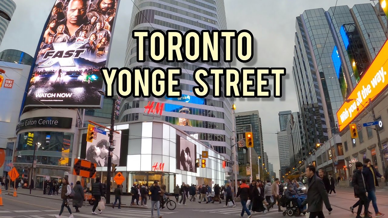 Toronto Saturday Yonge & Dundas Square, Downtown Walking Tour Canada 4k
