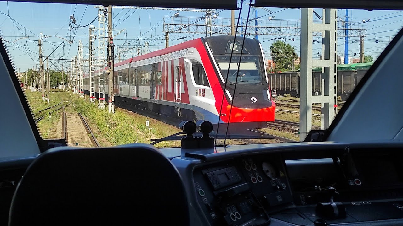 Russian Railways: looking at Moscow urban trains from an express driver cabin