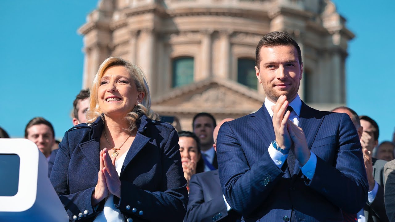 Suivez notre grand rassemblement populaire et démocratique depuis Paris. #SauvonsLaDémocratie