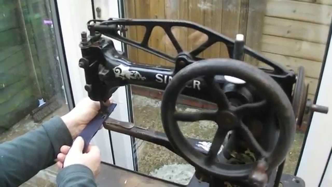 Singer 29K 'Patcher' Sewing Machine.AVI