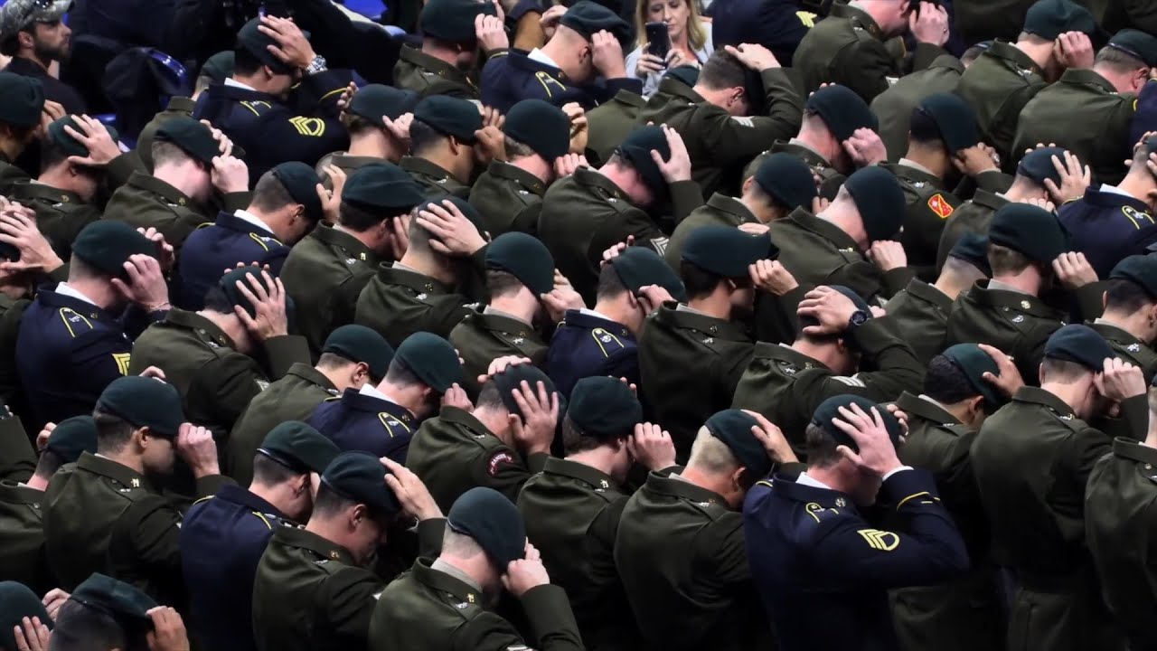 Special Forces Soldiers don their Green Beret for the First Time!