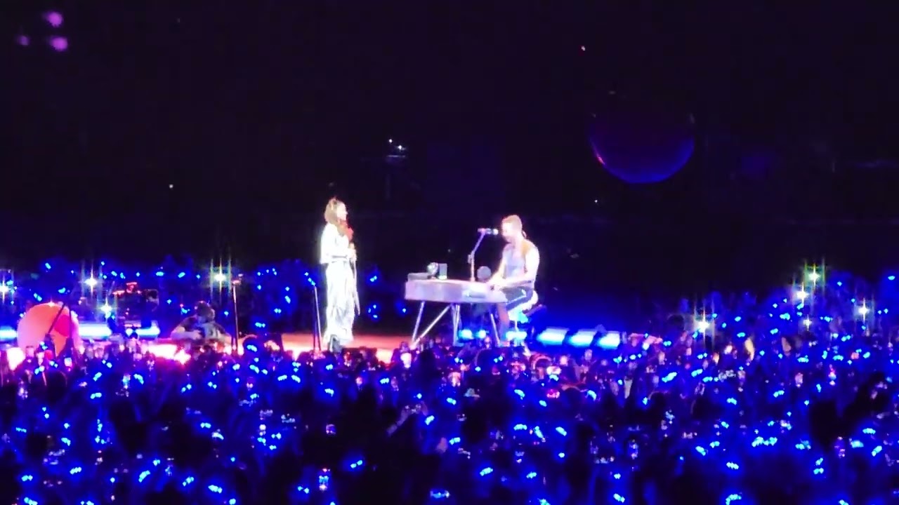 Let somebody go - Coldplay y Tini live en Argentina 2/11