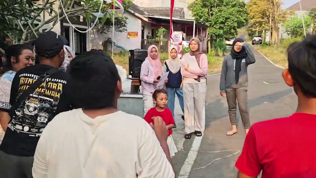 Khay lomba makan kerupuk hut RI