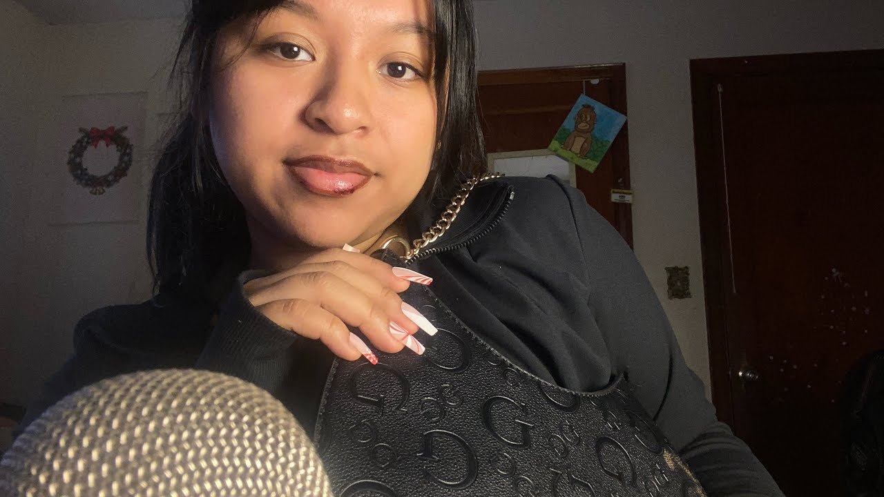 ASMR what’s in my purse 👛 ( rummaging ,mouth sounds,tapping)