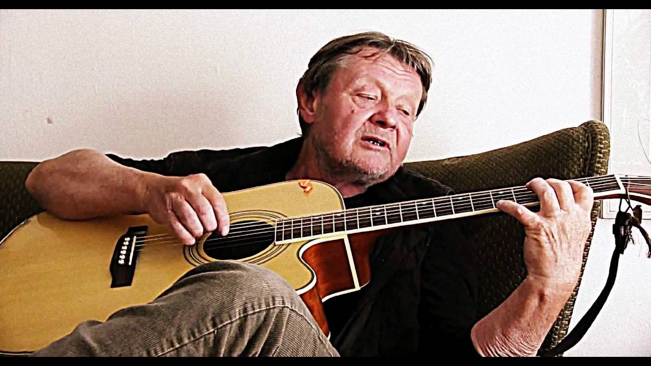 VLADIMÍR MERTA-JEDNA Z NEJKRÁSNĚJŠÍCH PÍSNÍ KAMARÁDA-BRATRA-BARDA PRAŽSKÉHO