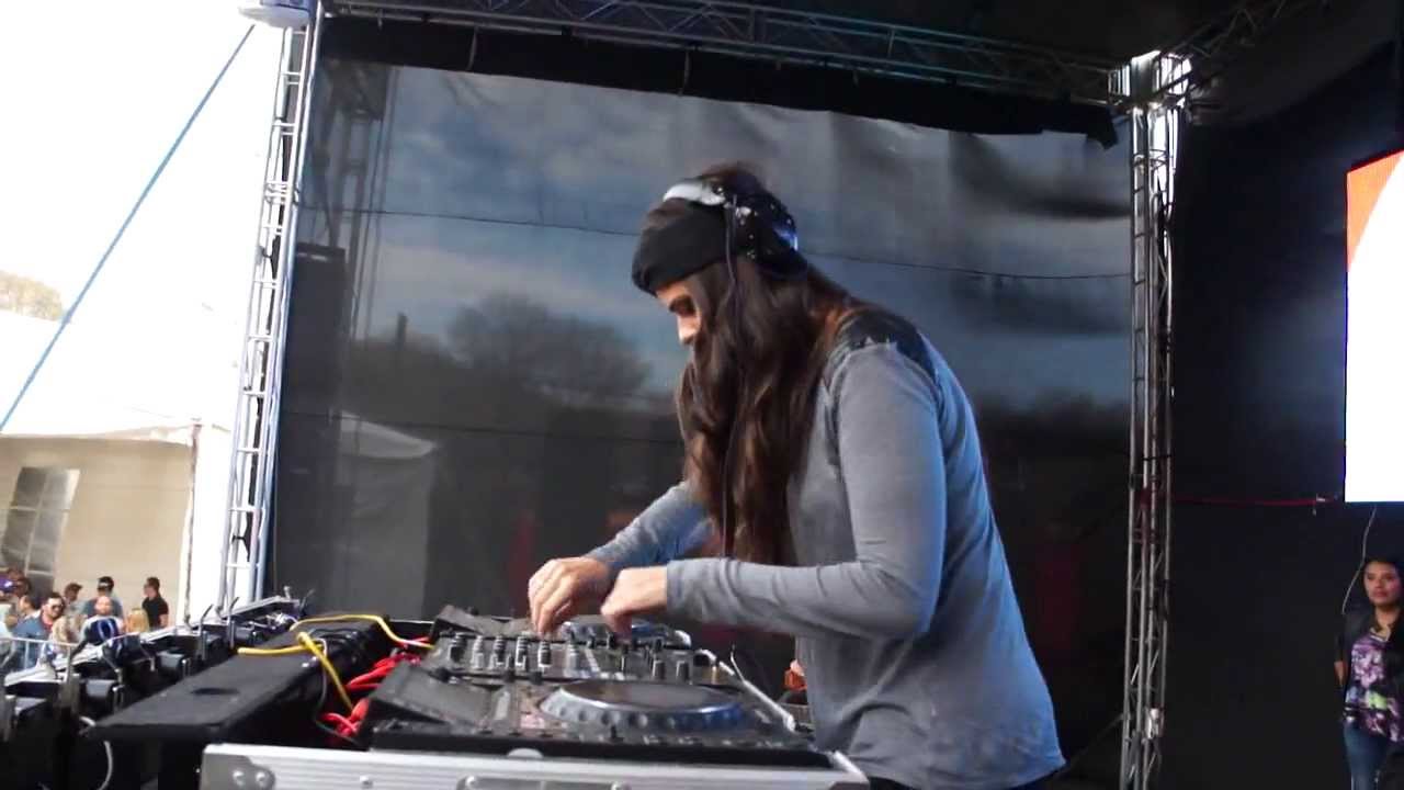 @DJ ANNA   And A Happy New Year 2014 By Switch  Music