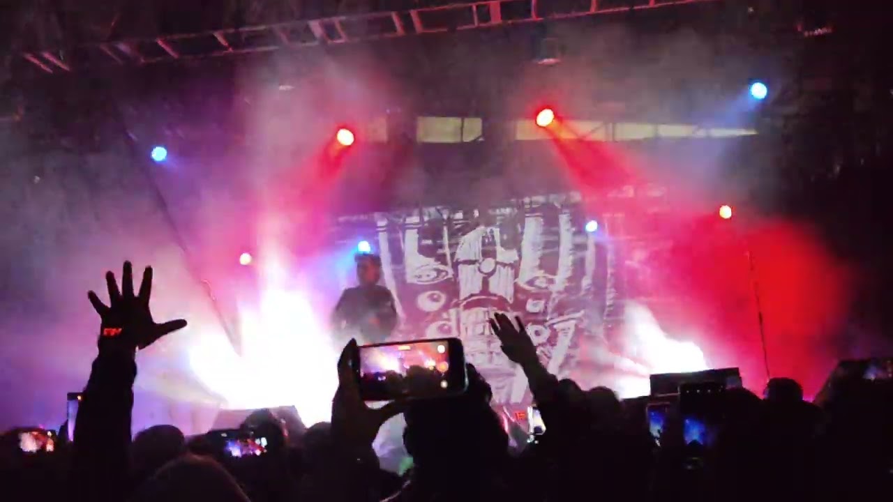 She Past Away - Durdu Dünya (En vivo Pabellón oeste - Palacio de los deportes 31/01/2026)