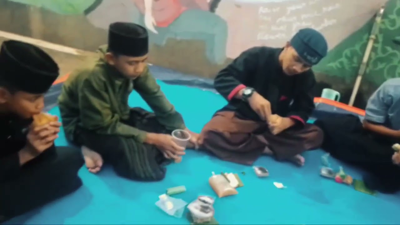  Buka Bersama Rutin Pesantren Tahfidz Cahaya Qur'an Batang