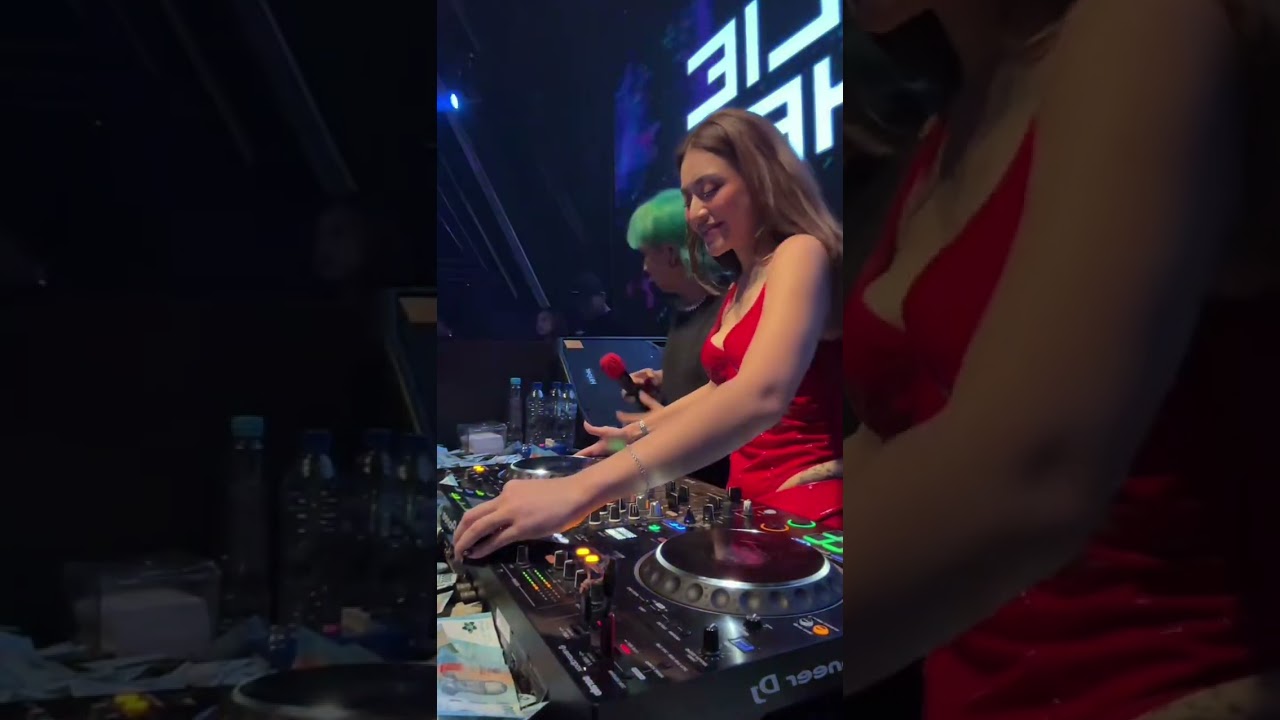 Nathalie holoscar live waktu perform DJ