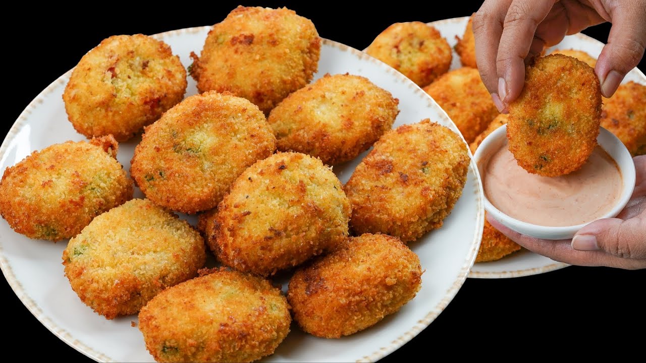 Хрустящая куриная котлета — золотистая снаружи, мягкая и с сыром внутри. Идеально подходит для пе...