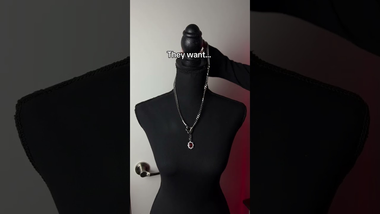 Идеальный подарок&hellip; 👀 #ожерелье #цепочка #чокер #темныйроман #украшения