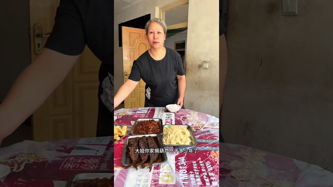 扒肉，软炸里脊，鱼都挺好吃 家常味道，没有多惊艳，但是扒肉真的很下饭！再来一瓣大蒜解解腻！#抖音美食推荐官 #地方特色美食 #乡村美食 #路边摊美味 #家常菜大全