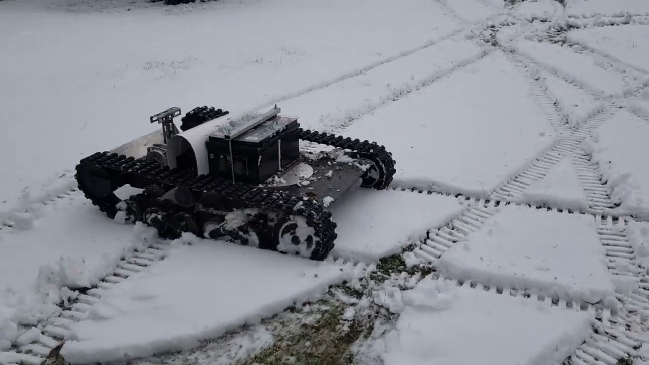 rc tank in snow