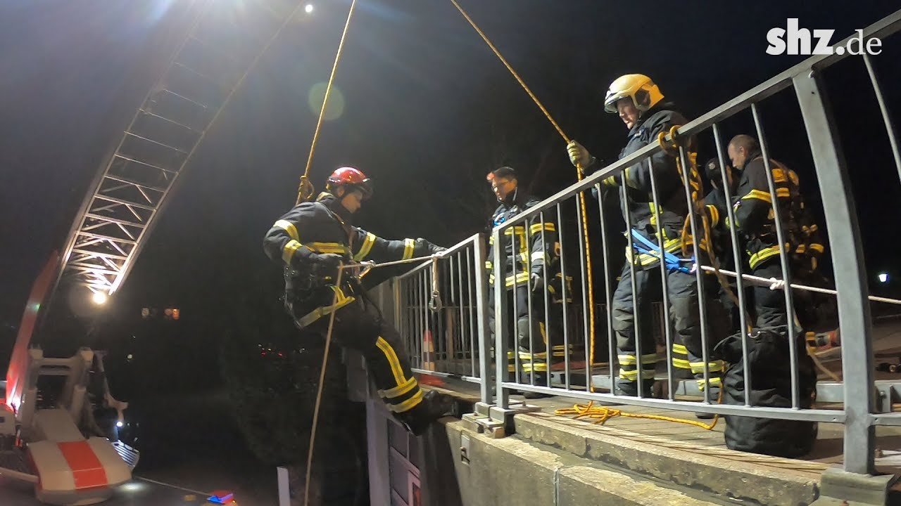 Zugdienst bei der Feuerwehr Rendsburg - Knoten binden und abseilen