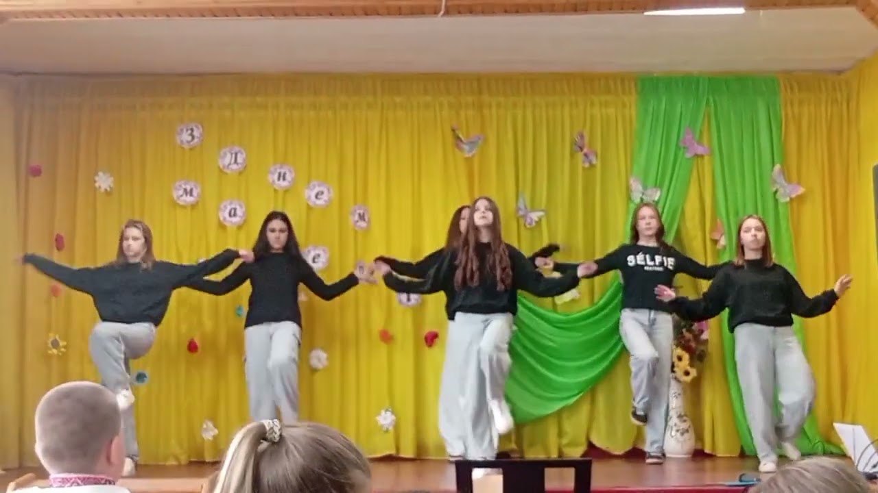 Танець мама