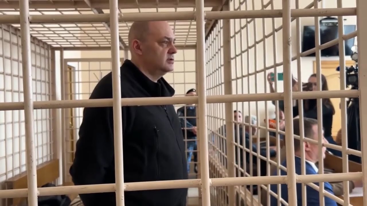 Экс-губернатор Курской области Алексей Смирнов раскаялся в суде и дал показания против министра