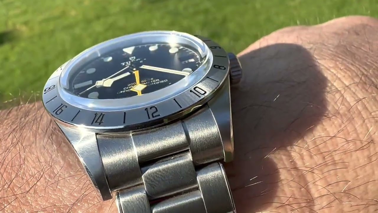 Tudor black bay pro review / is she too thick ?
