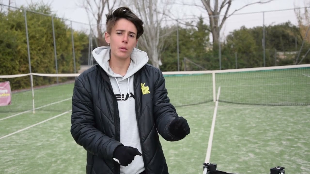 13 En pista - Ejercicios de revés con Paula Del Cueto Castillo