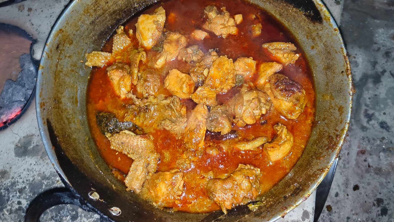 Doston Aaj mere yahan chicken banaa hai aap log dekhiae bahut sara Sanam