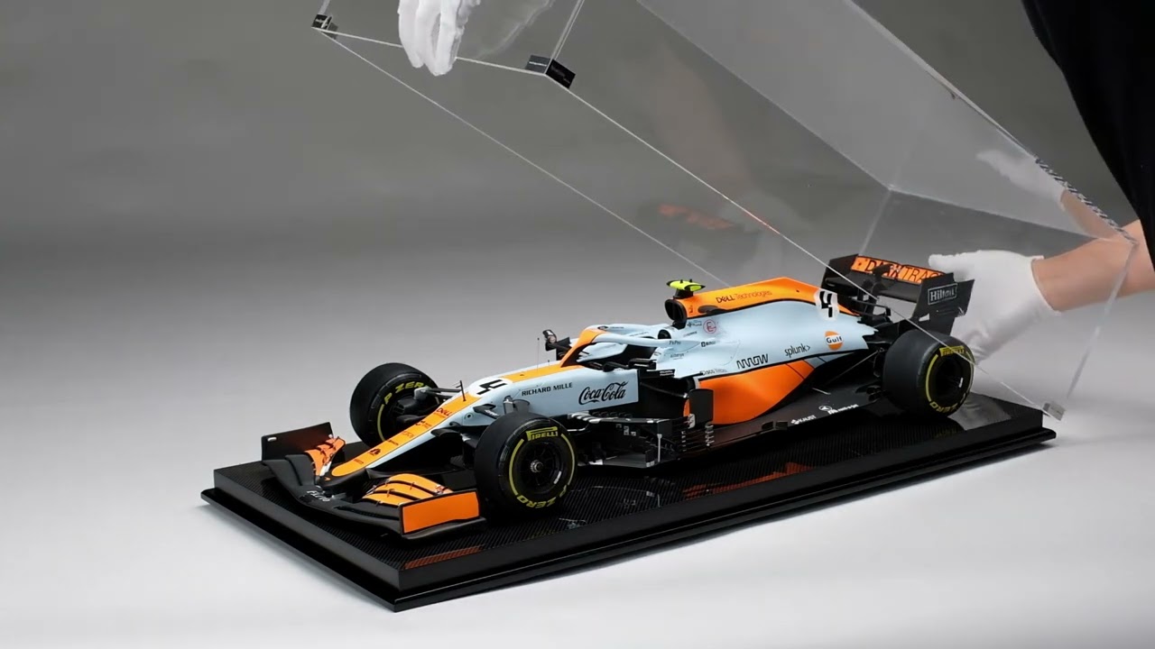 Acrylic Cover Removal Instructions for 1:8 and 1:18 Scale Models