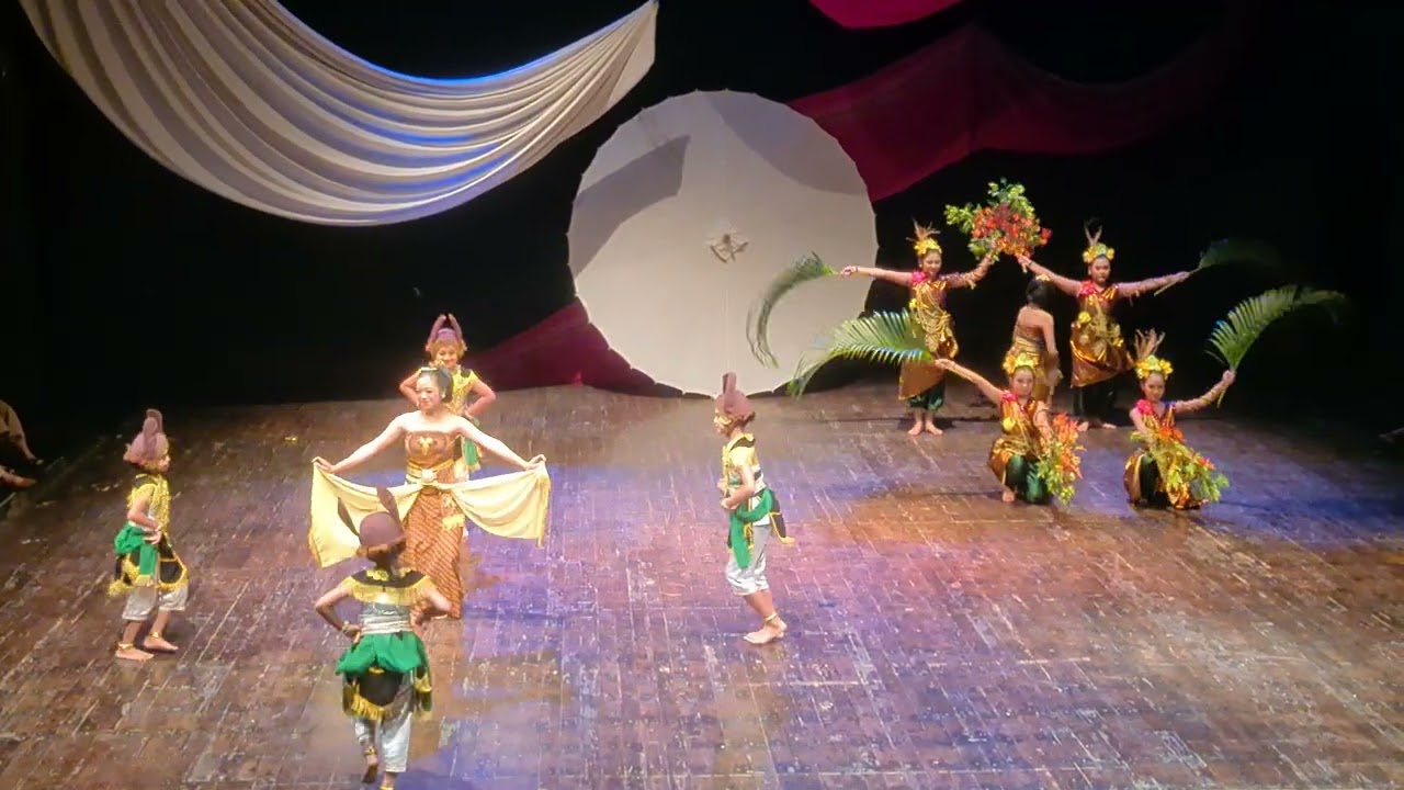 sendra tari sumunar (semarak candra kirana)