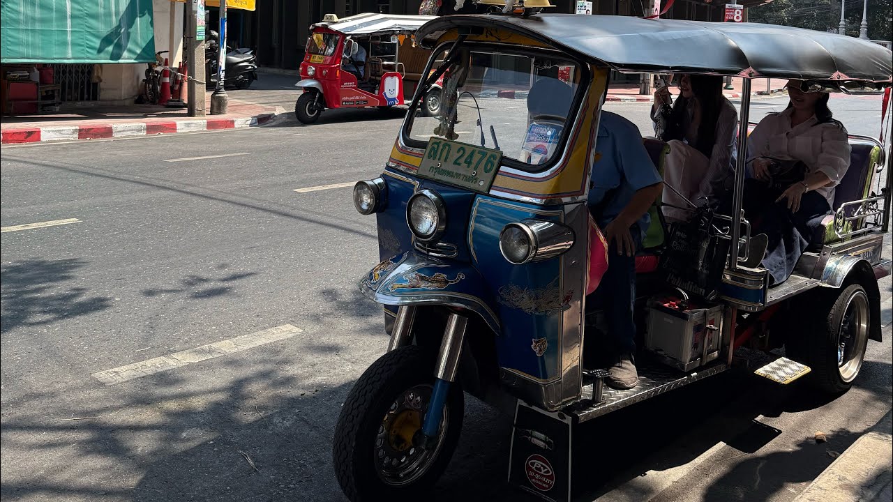 Tuk-tuk night Bangkok drive . Asiatique-khaoSanRoad. Unedited 