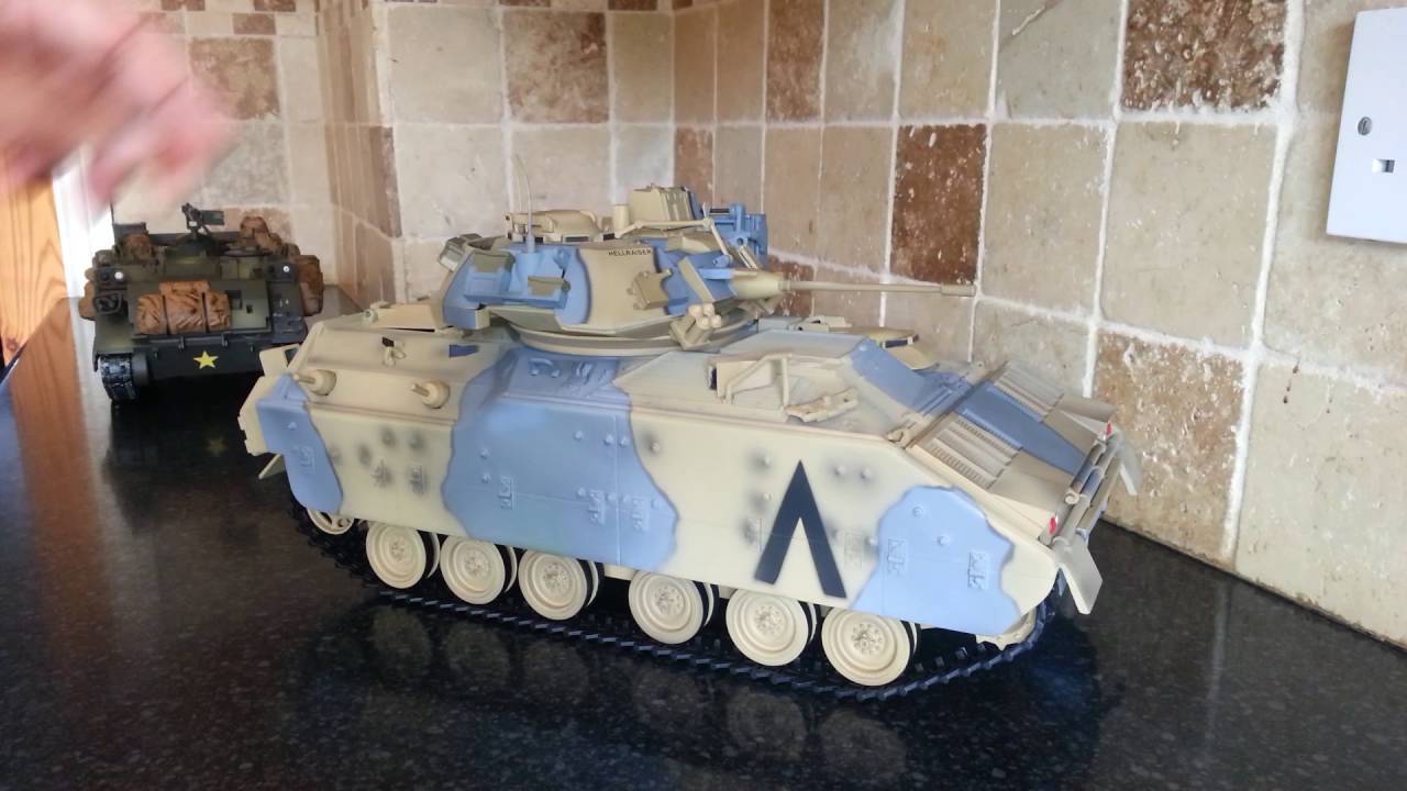 1/18 21st Century Toys 'M2A2 Bradley' APC Armoured Personnel Carrier (part 1) Diecast