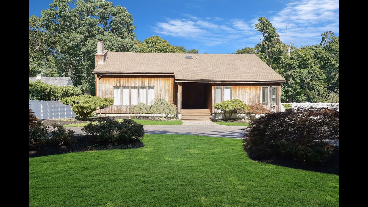 1343 Boston Ave, Bay Shore, NY 11706