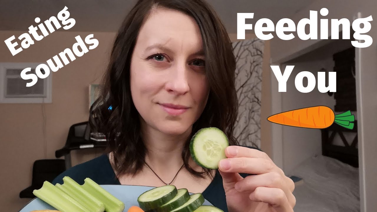 ASMR * I FEED YOU * Layered eating sounds * Je te nourris * Bruit de mastication ajouté *